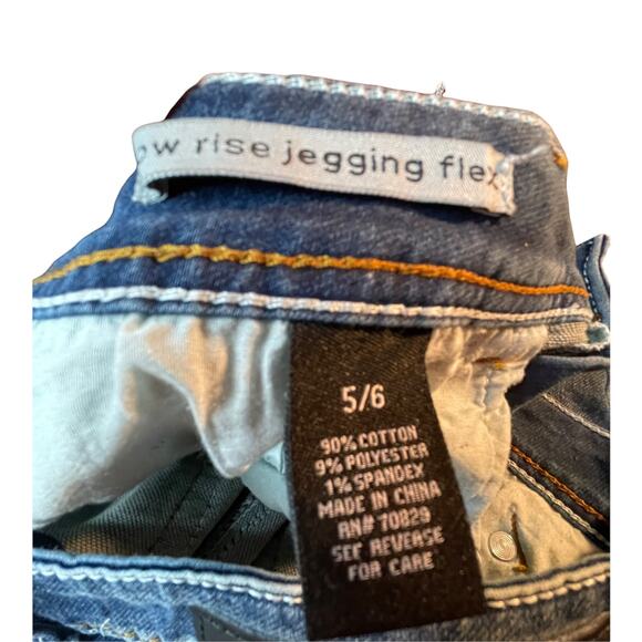 twentyone Black by rue 21 cut-off blue jeans - Picture 8 of 10